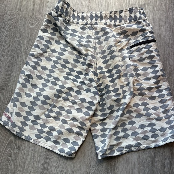 Patagonia Men's Board Shorts 28 Gray Geometric Wave Print Swim Trunks - Picture 3 of 7